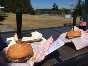 Gli hamburger di Kobe Beef di provenienza locale con vista al SauseBurger sono una perfetta fermata per il pranzo.