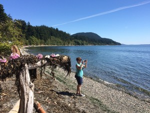 澄んだ水、島の景色、新鮮な海の空気が溢れるチャーチビーチ