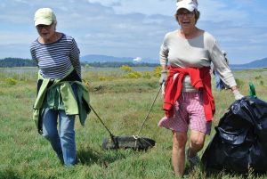 Clean up projects give participants a chance to get out, socialize, exercise and do some good. Photo courtesy: RE Sources.
