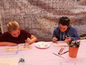 Fifth graders at Carl Cozier Elementary build community through a mural project. Photo credit: Patricia Herlevi.