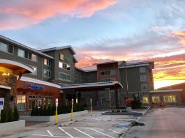 park and fly at Holiday Inn Hotel & Suites-Bellingham