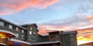 park and fly at Holiday Inn Hotel & Suites-Bellingham