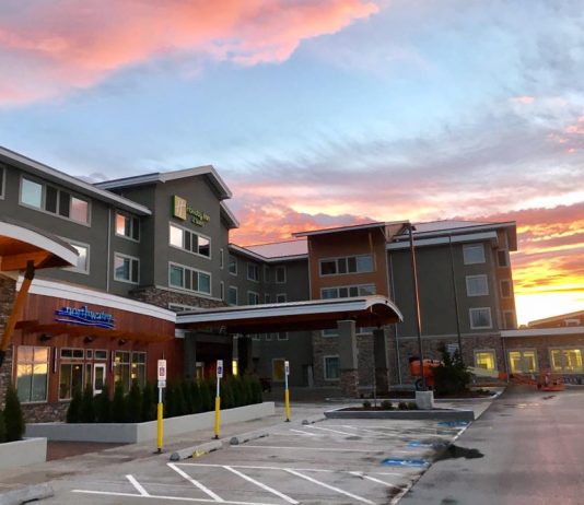 park and fly at Holiday Inn Hotel & Suites-Bellingham