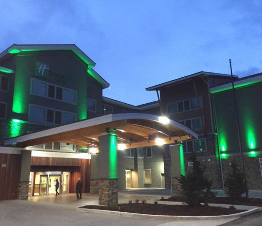 oliday Inn Hotel & Suites-Bellingham is the area’s newest full service hotel. Conveniently located just steps away from the Bellingham International Airport