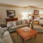Lighthouse Bar & Grill -hotel bellwether room