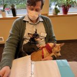 Summit-Place-Assisted-Living-animal-therapy
